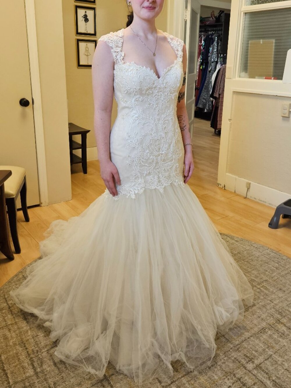 Size 10 light/dark ivory cap sleeve sparkly lace mermaid bridal gown NWOT